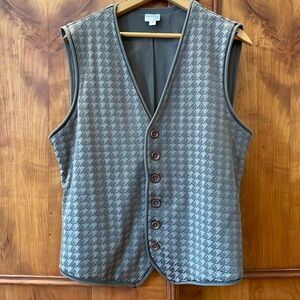 Men’s Armani Collezioni Vest size Medium. 
59% viscose. 34% cotton 7% elasthanne